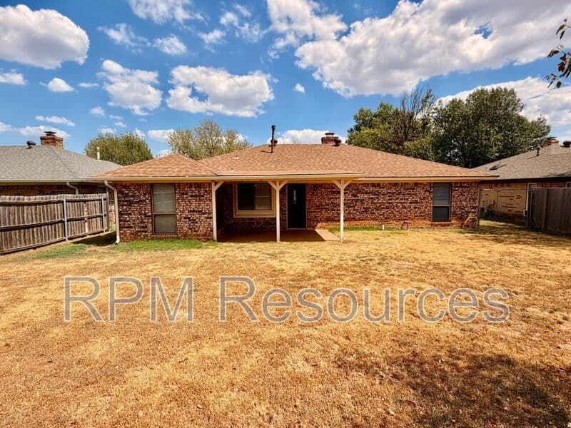 Yukon House: 105 N Eastgate Dr