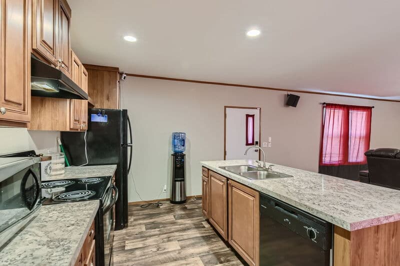 Dale House: 517 Crossroads Drive