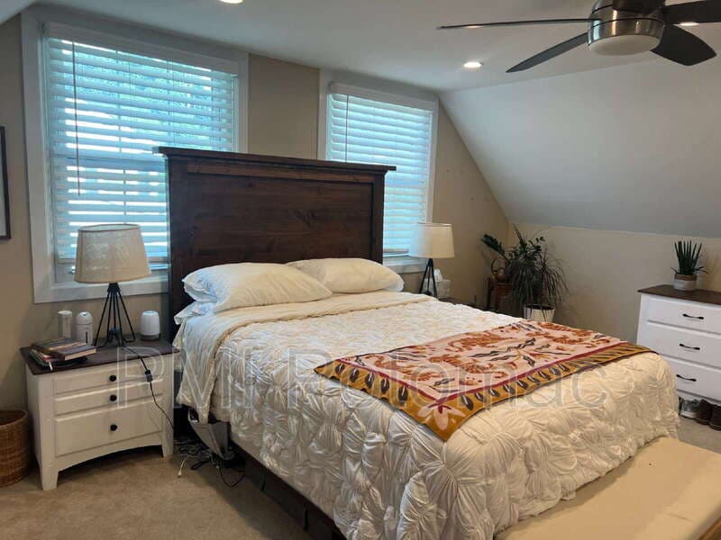 Bowie House: 12618 Kavanaugh Ln