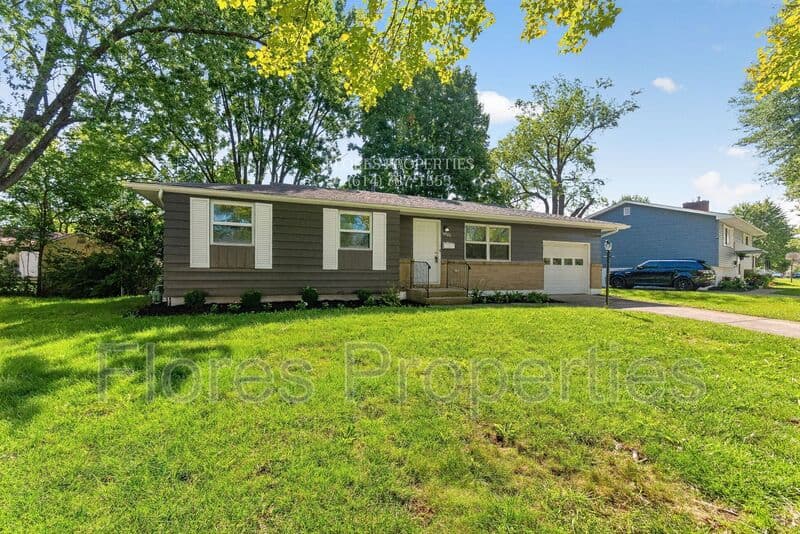 Columbus House: 6406 Faircrest Rd