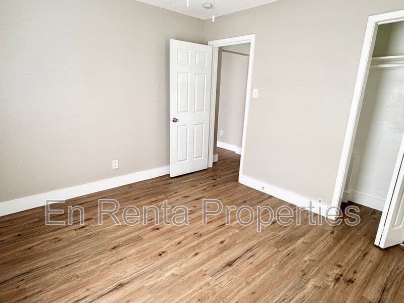 Ft Worth House: 716 W Broadus Ave.