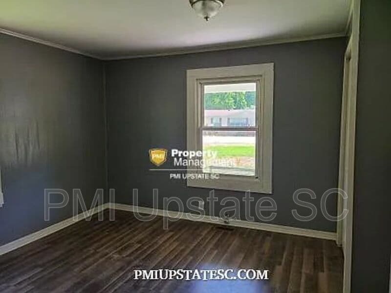 Wellford House: 143 Forrest St