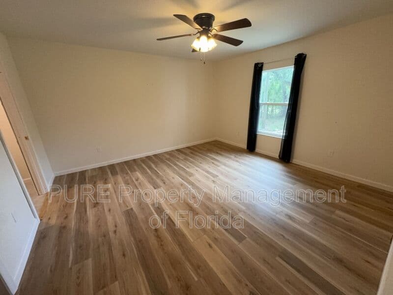 Williston House: 11330 NE 66th Lane