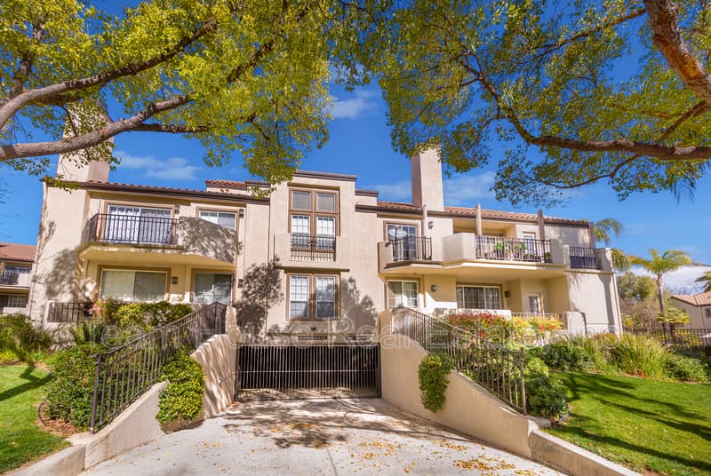Valencia Condo: 24157 Del Monte Drive