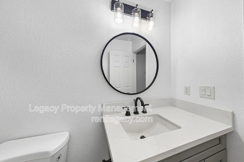 Sacramento Condo: 9101 Newhall Dr