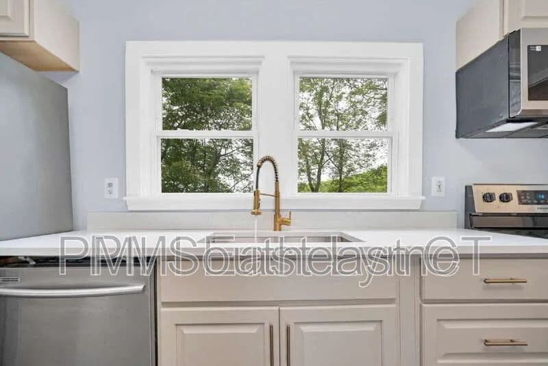 Norwich Condo: 44 Summer St