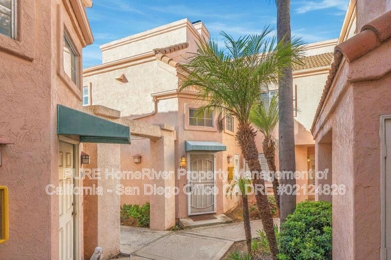 El Cajon House: 12090 Calle de Montana