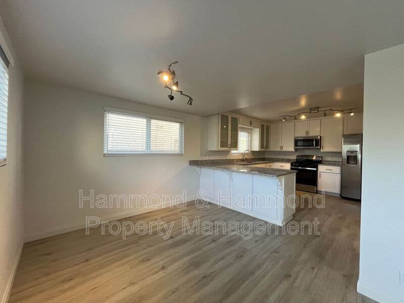 Thousand Oaks House: 832 Masterson Dr