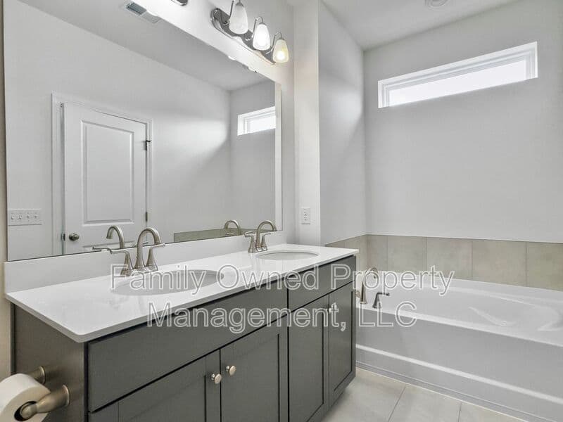 Moncks Corner House: 158 Yorkshire Drive