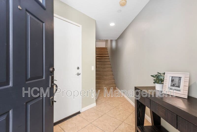 Irvine House: 315 Silk Tree Street