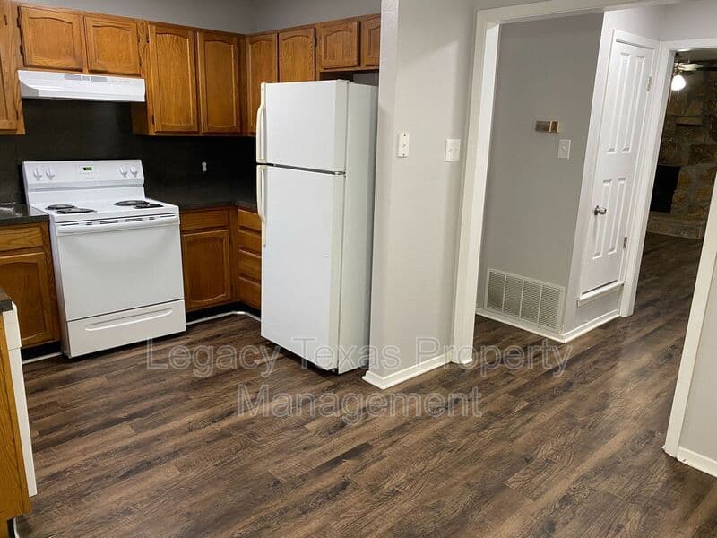 CLEBURNE Condo: 1503 N Nolan River Rd
