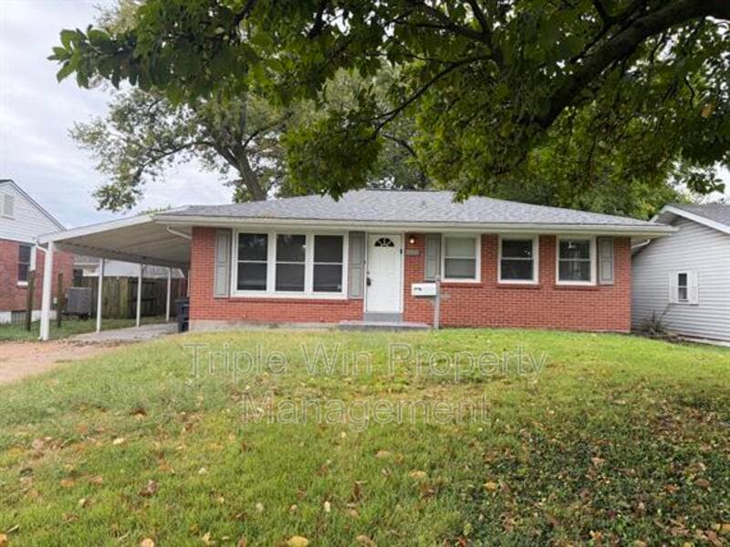 Florissant House: 740 Crowder Dr.