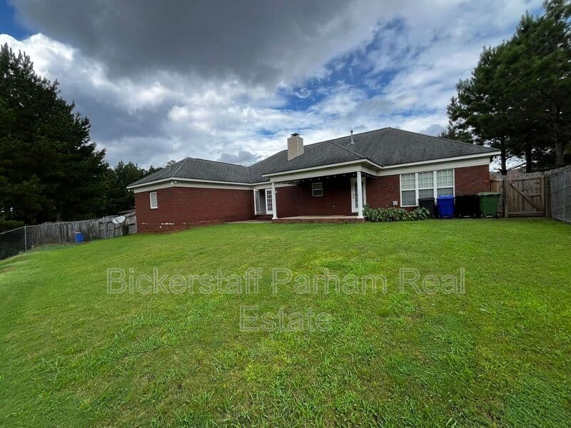 Columbus House: 7013 Imperial Way