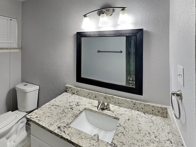 Euless House: 300 Newport Cir