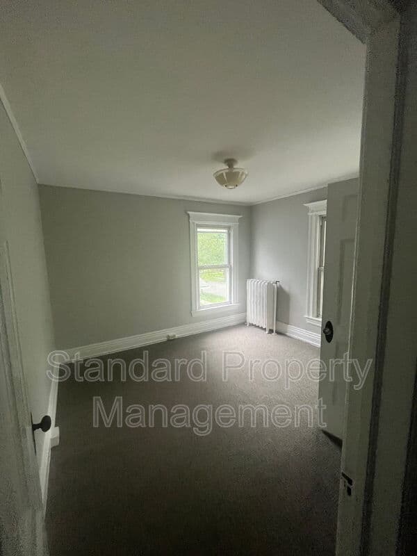 Rochester Condo: 293 Dartmouth St (Apt 2/Up)