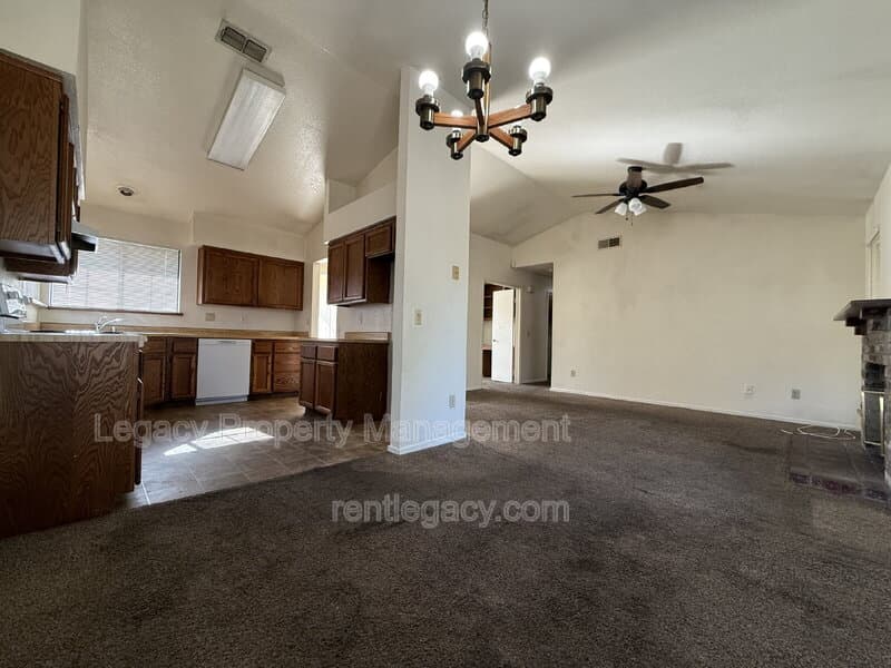 Sacramento House: 10 Gertz Ct
