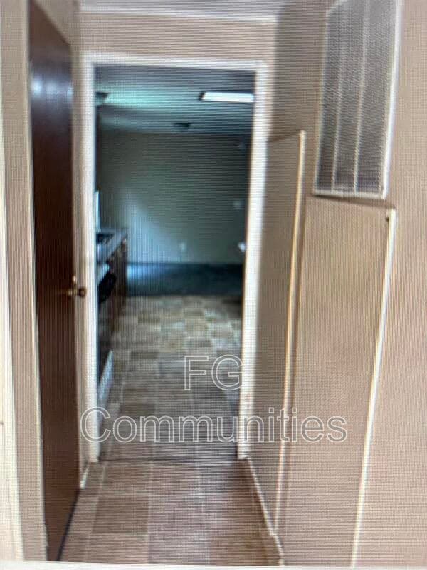 Selma House: 3008 Michelle Dr