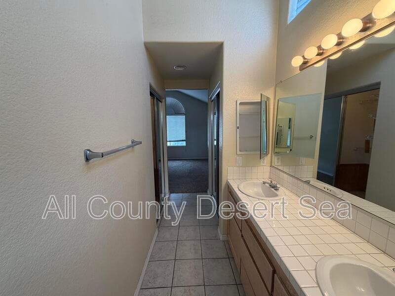 Aliso Viejo House: 12 Saint Moritz St