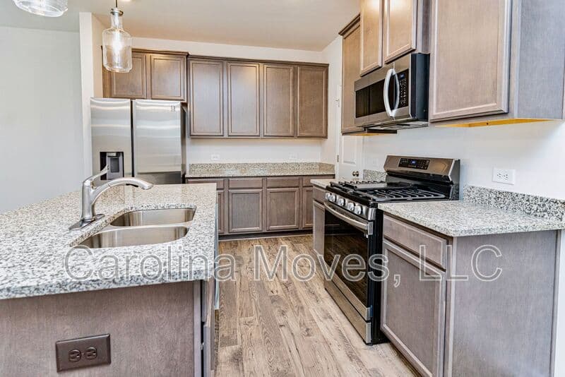Anderson Townhome: 117 Village Main