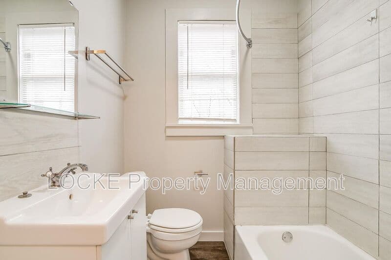 Fort Worth House: 1411 6th Avenue