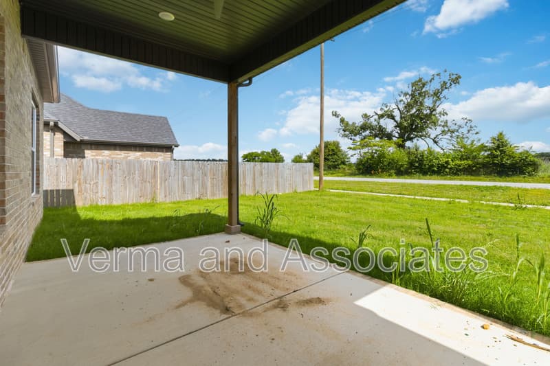 Centerton House: 980 Trestle Ln