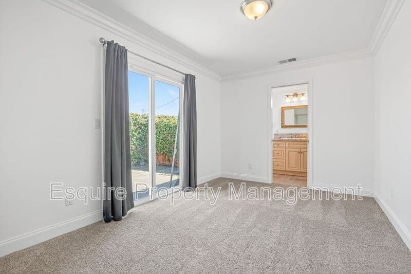 VENTURA Condo: 1218 N. OLIVE ST