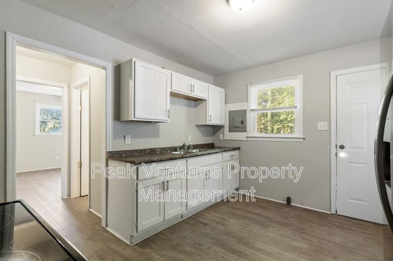 Spartanburg House: 135 Westover Dr