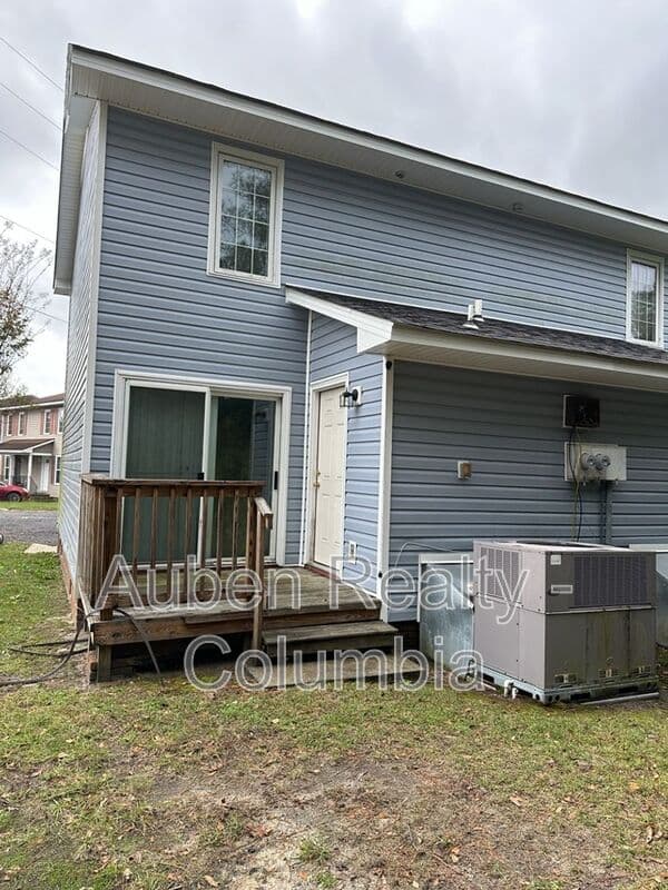 Cayce House: 7 Londonderry Square