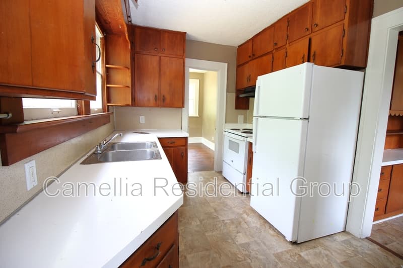 Birmingham House: 8211 Rugby Avenue