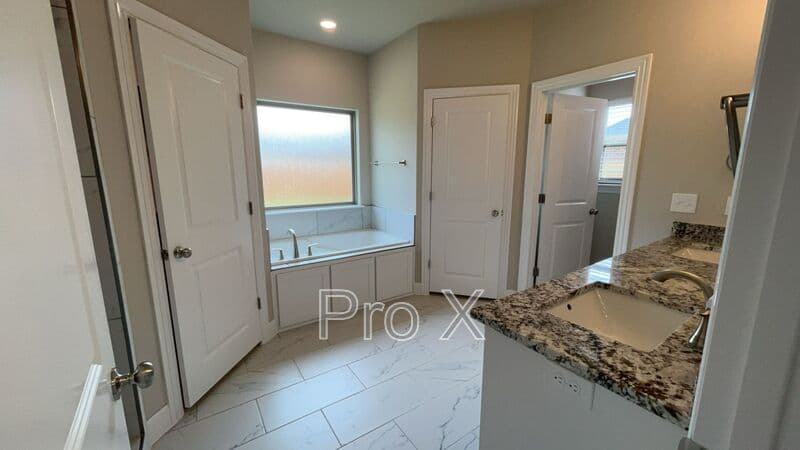 Pea Ridge House: 2408 Charles St