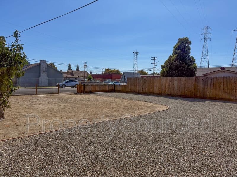 Manteca House: 415 Sutter St