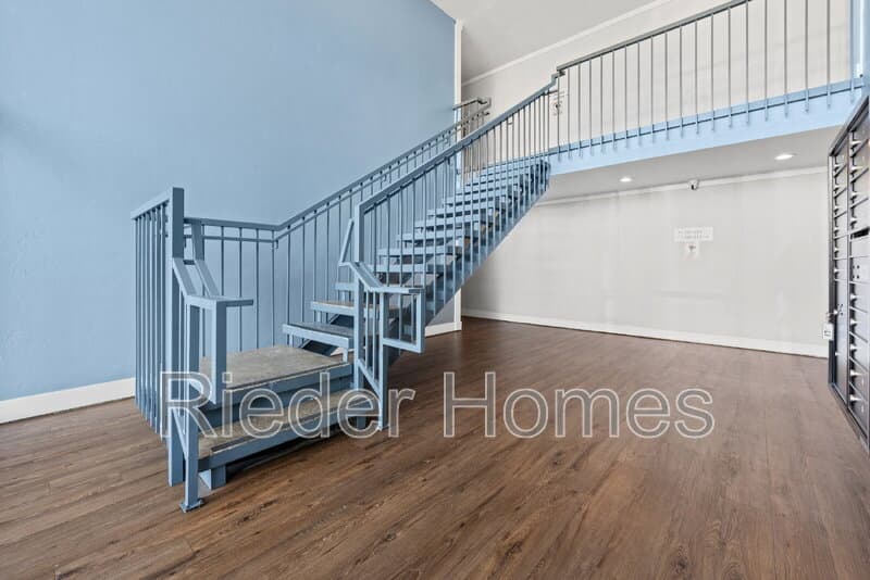 San Diego House: 6120 Decena Dr