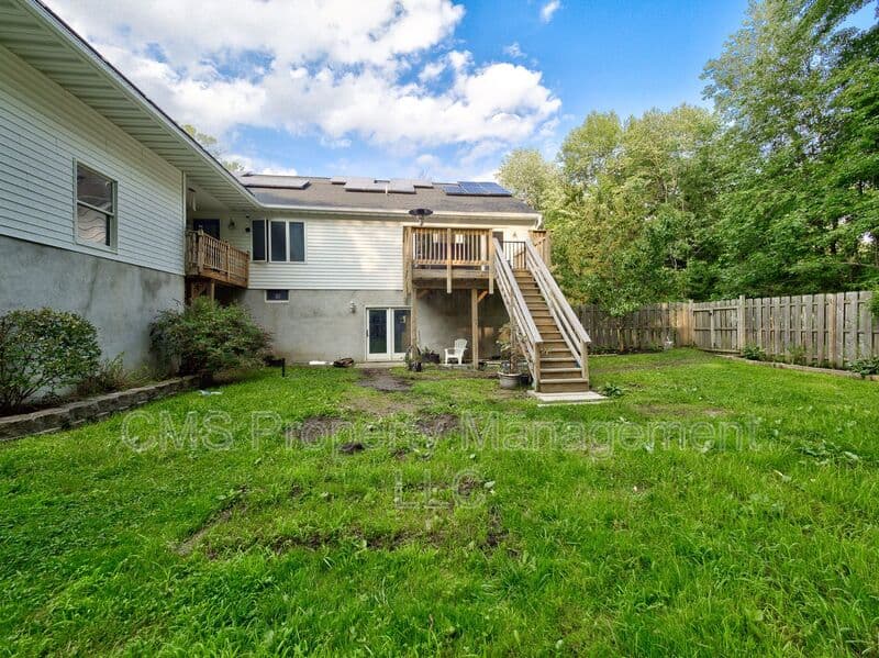Morganville House: 17 Bauers Ln