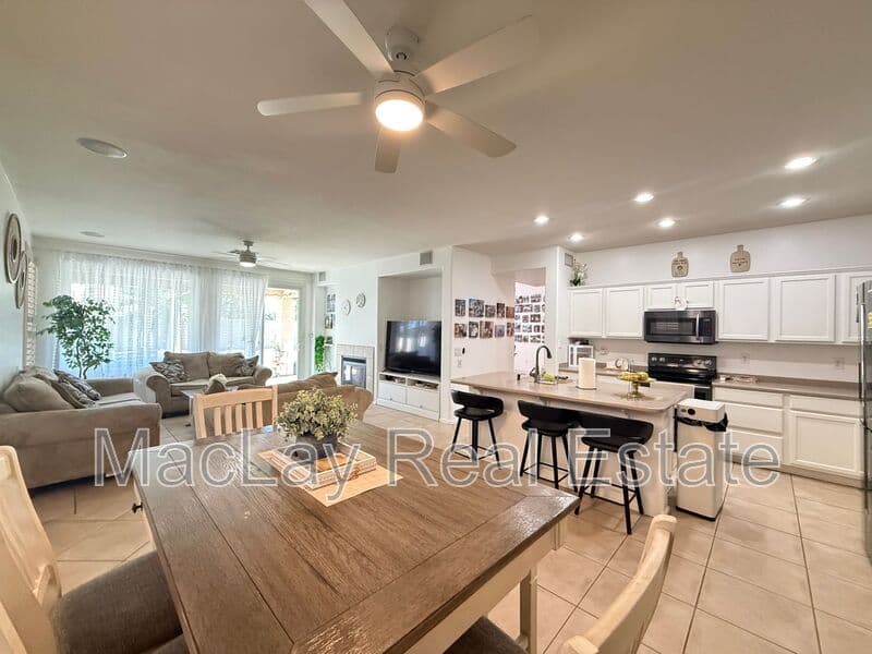 Chandler House: 757 W Aloe Pl