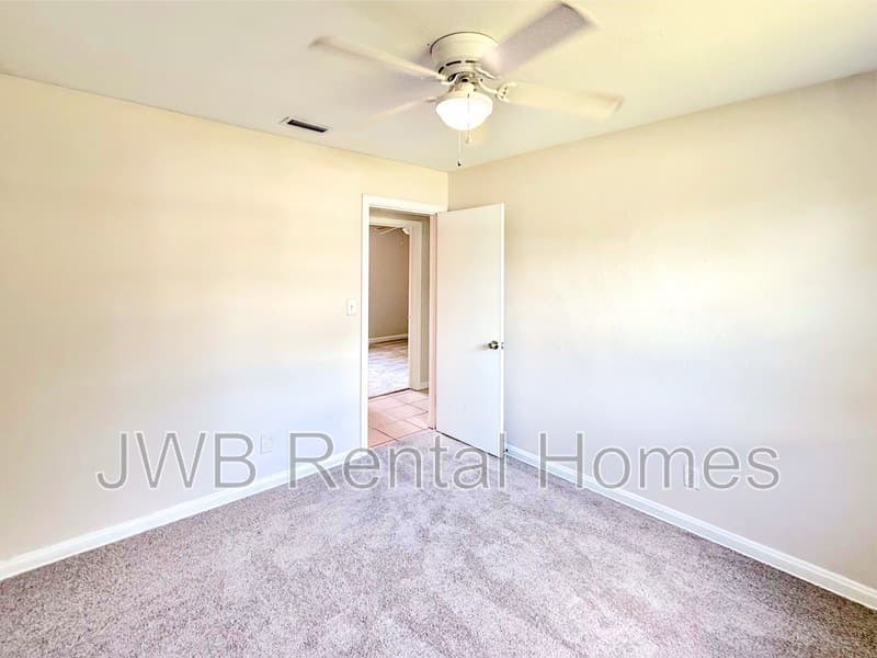 Jacksonville House: 4737 Sprite Rd