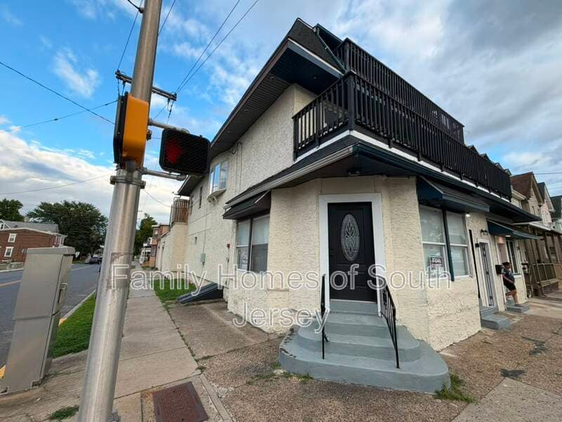 Gloucester City Apartment: 242 N Broadway