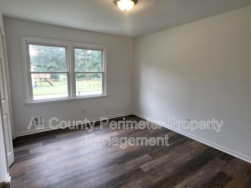 Atlanta House: 6370 Ashdale Drive