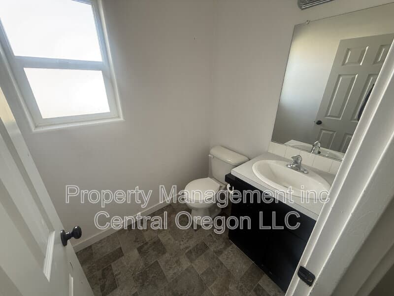 Prineville House: 1411 NW Teal Loop