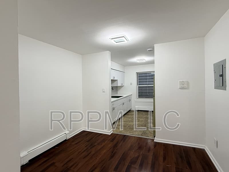 Belleville Condo: 19 Van Rensselear St APT 2