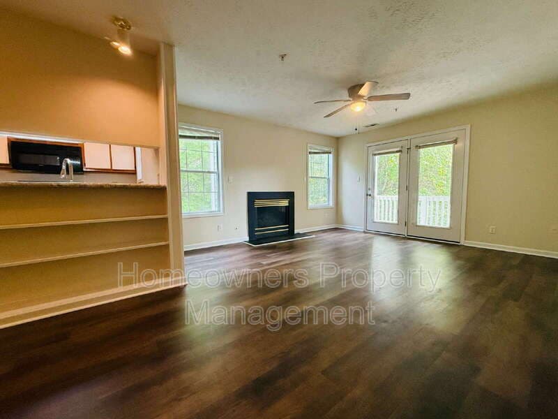 Fayetteville House: 349-5 Waterdown Dr