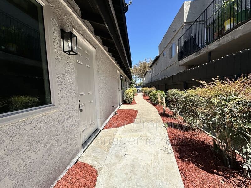 Santa Ana Condo: 810 S Flower St.