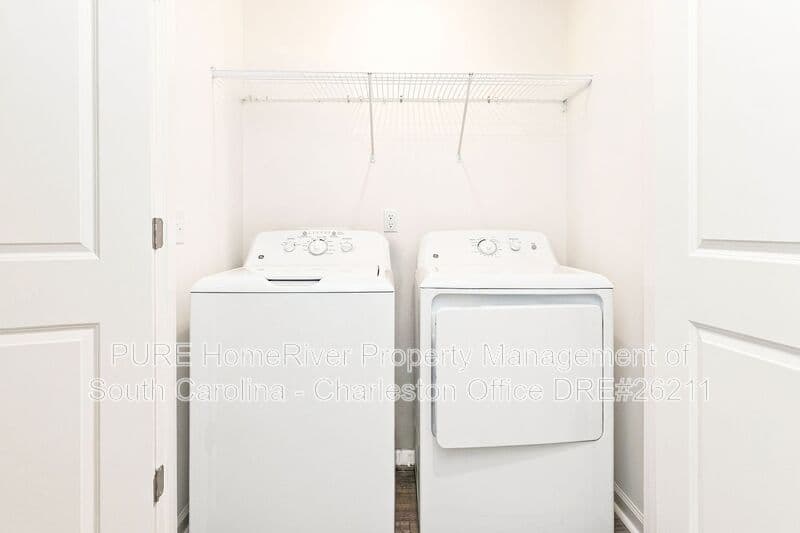 Summerville House: 1305 Scarlett Maple St