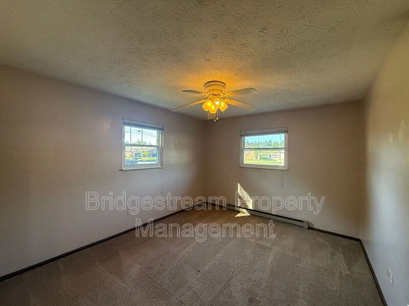 Germantown House: 40 Candlewood Ct