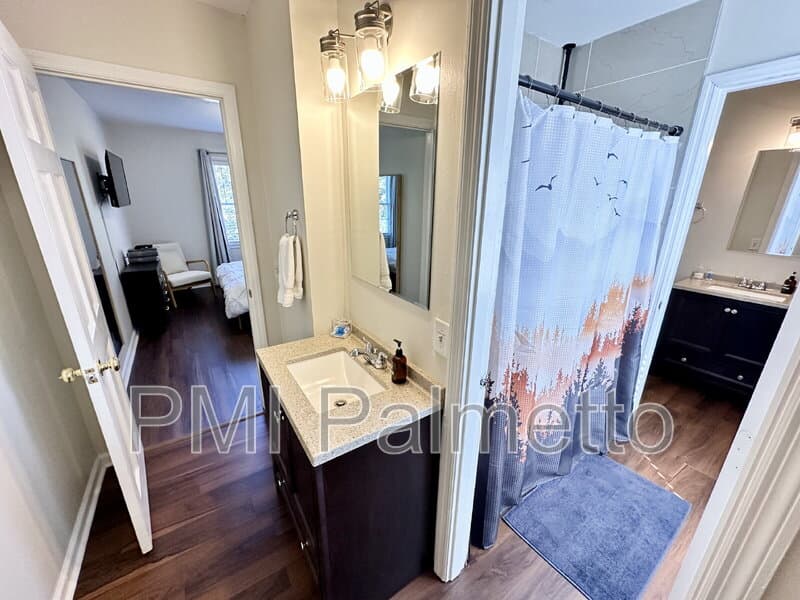 Columbia Condo: 2407 Duncan Street