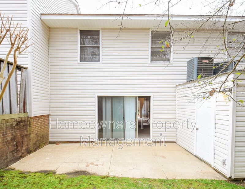 Fayetteville House: 599 Winding Creek Rd