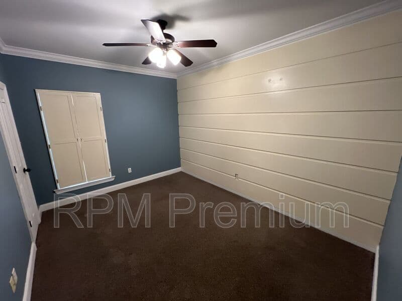 Zachary House: 7335 Oakview Dr.