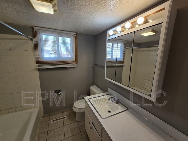 Waterloo House: 811 West 3rd Street #2