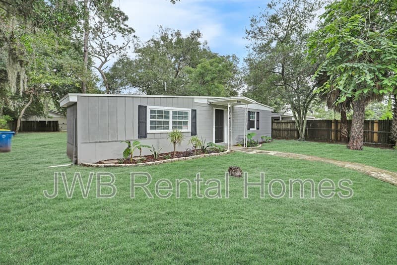 Jacksonville House: 10517 Ashby Rd