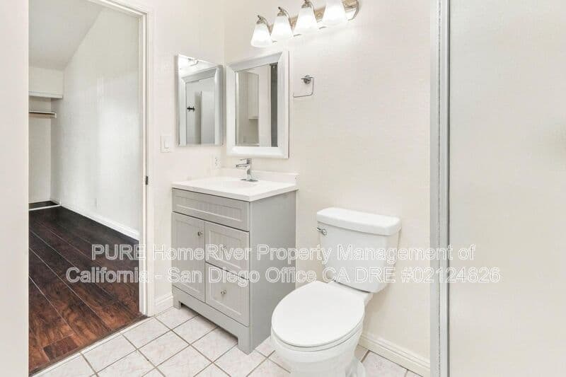 Escondido House: 1007 Howard Ave