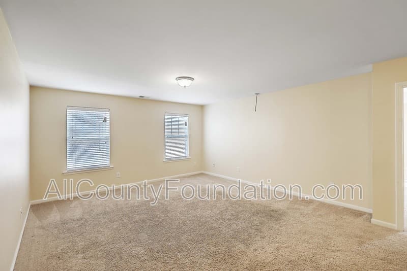 Summerville House: 431 Flat Rock Ln